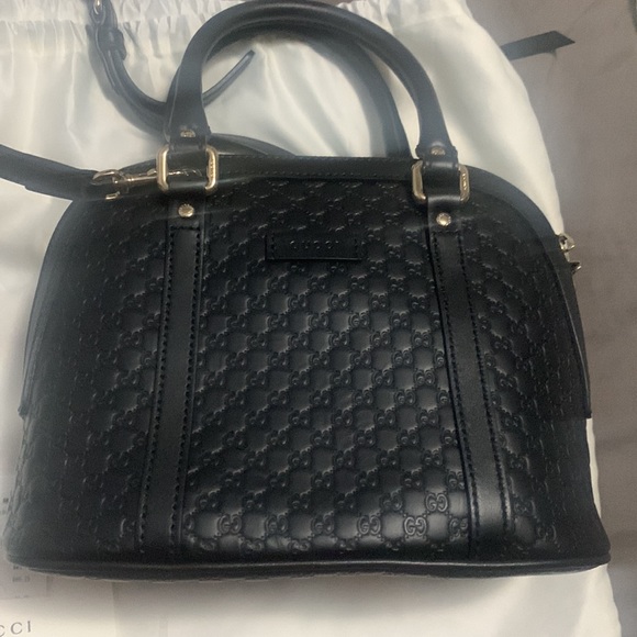 Gucci handbag. Only used once. - Picture 3 of 5
